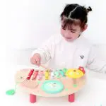 שולחן מוסיקלי מעץ
